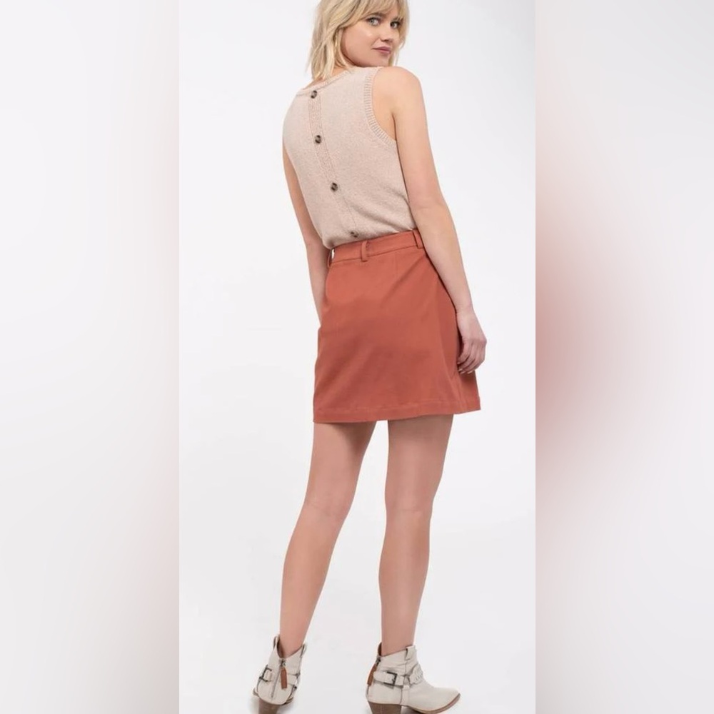 NWOT Women's Button-Front, Flap Pocket Mini Skirt in Terracotta/Rust. Size S. - Picture 5 of 6